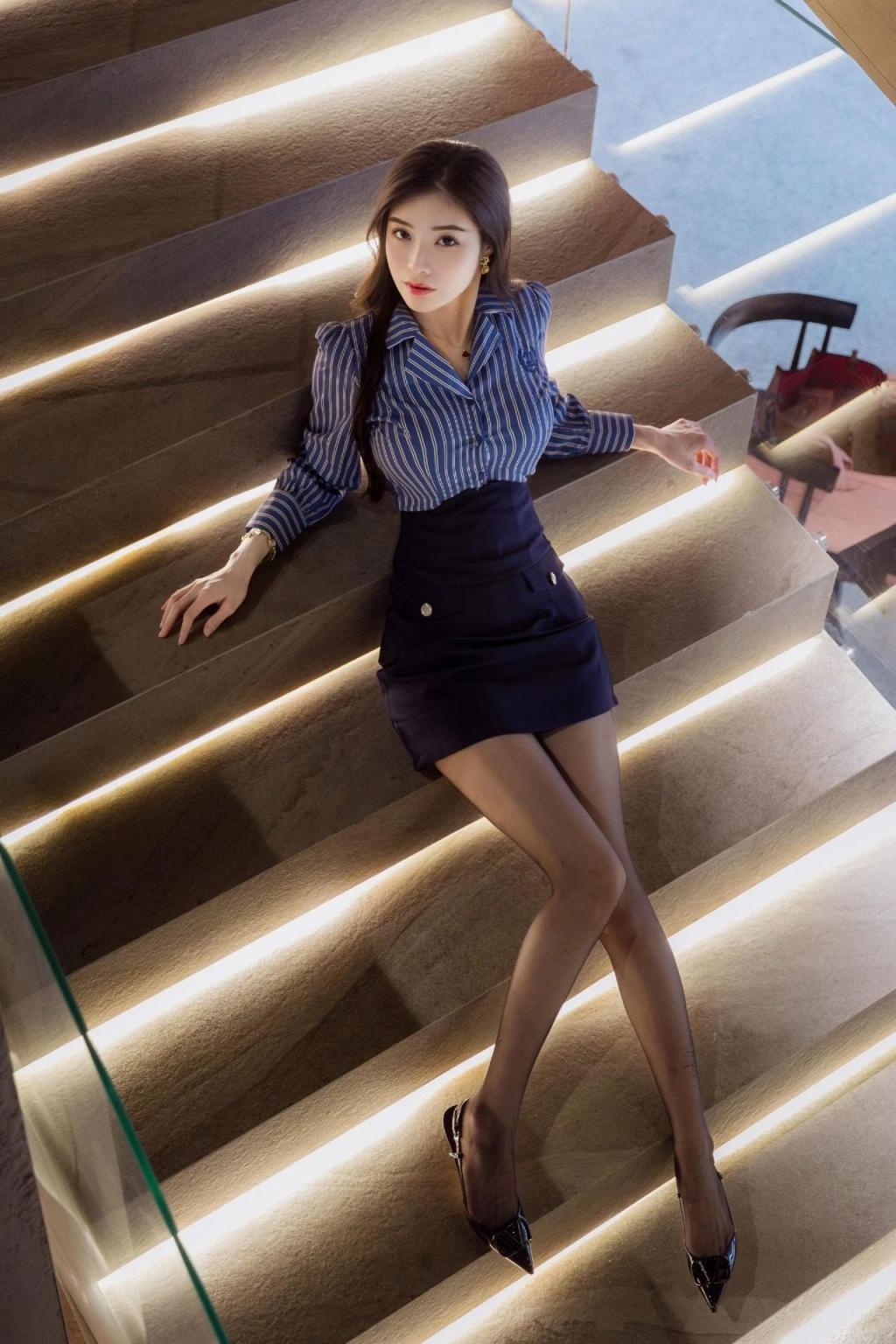 黑丝美腿，这谁受得了