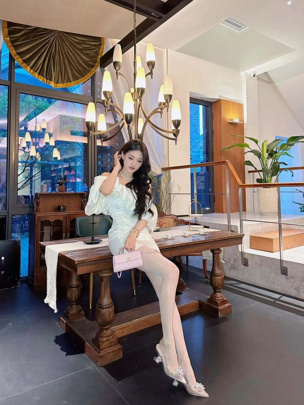 黑丝美腿，这谁受得了