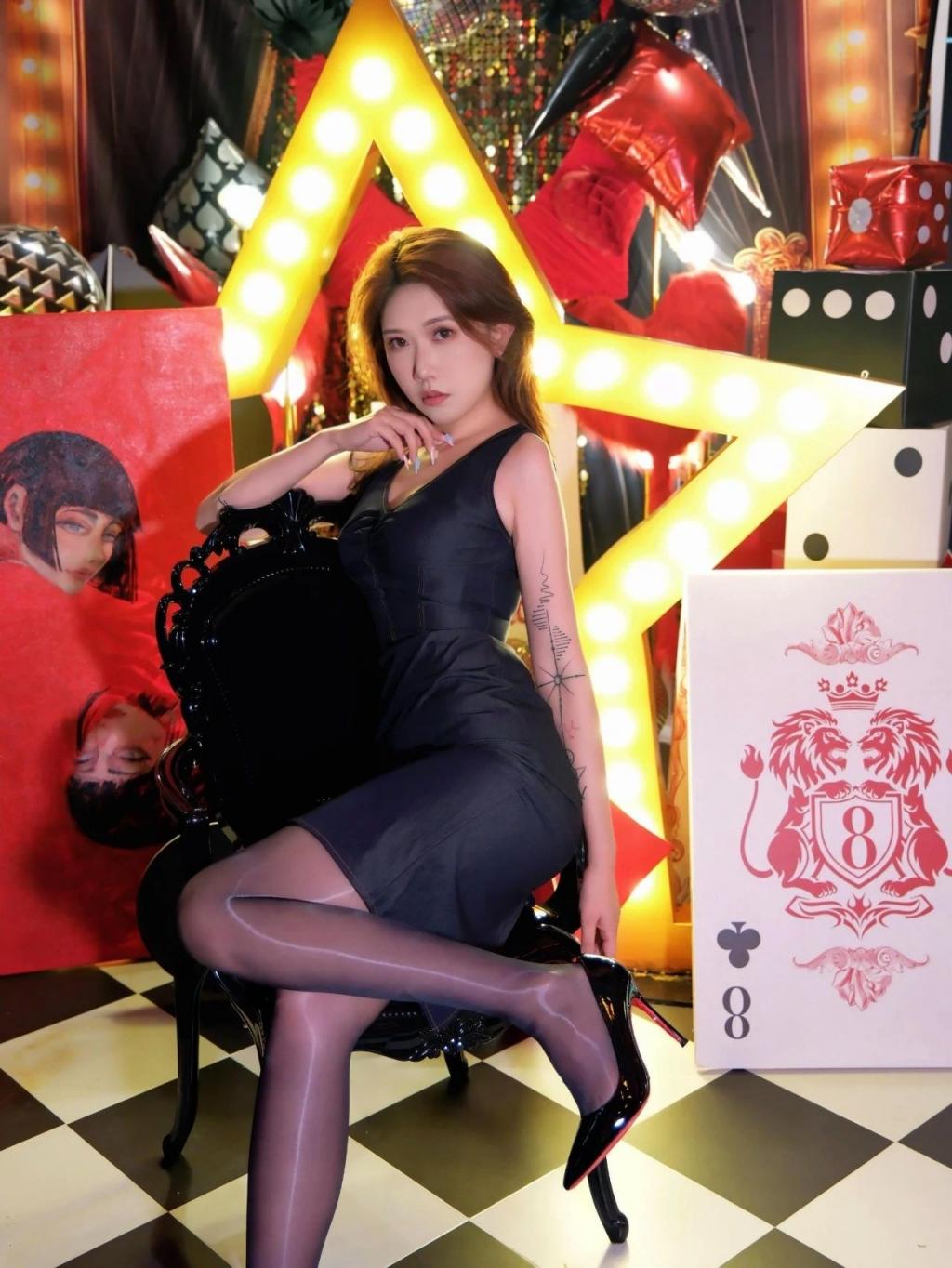 黑丝美腿，这谁受得了