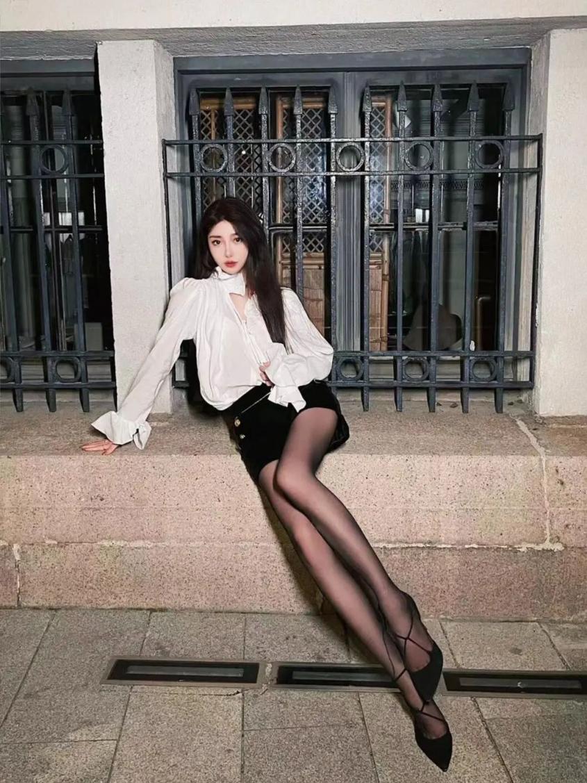 黑丝美腿，这谁受得了