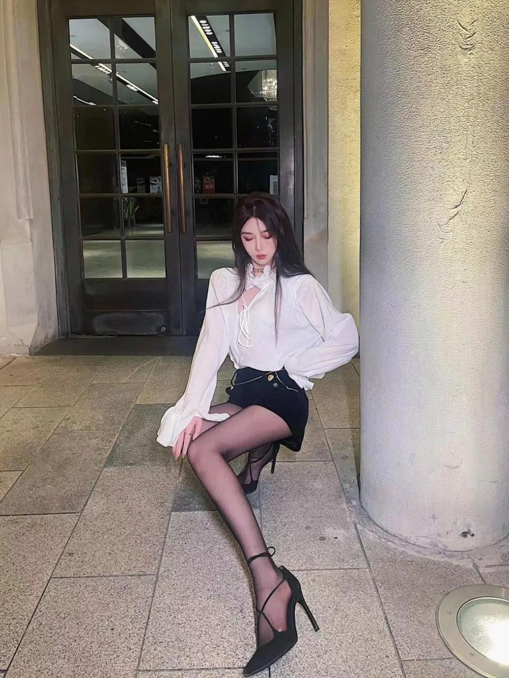 黑丝美腿，这谁受得了