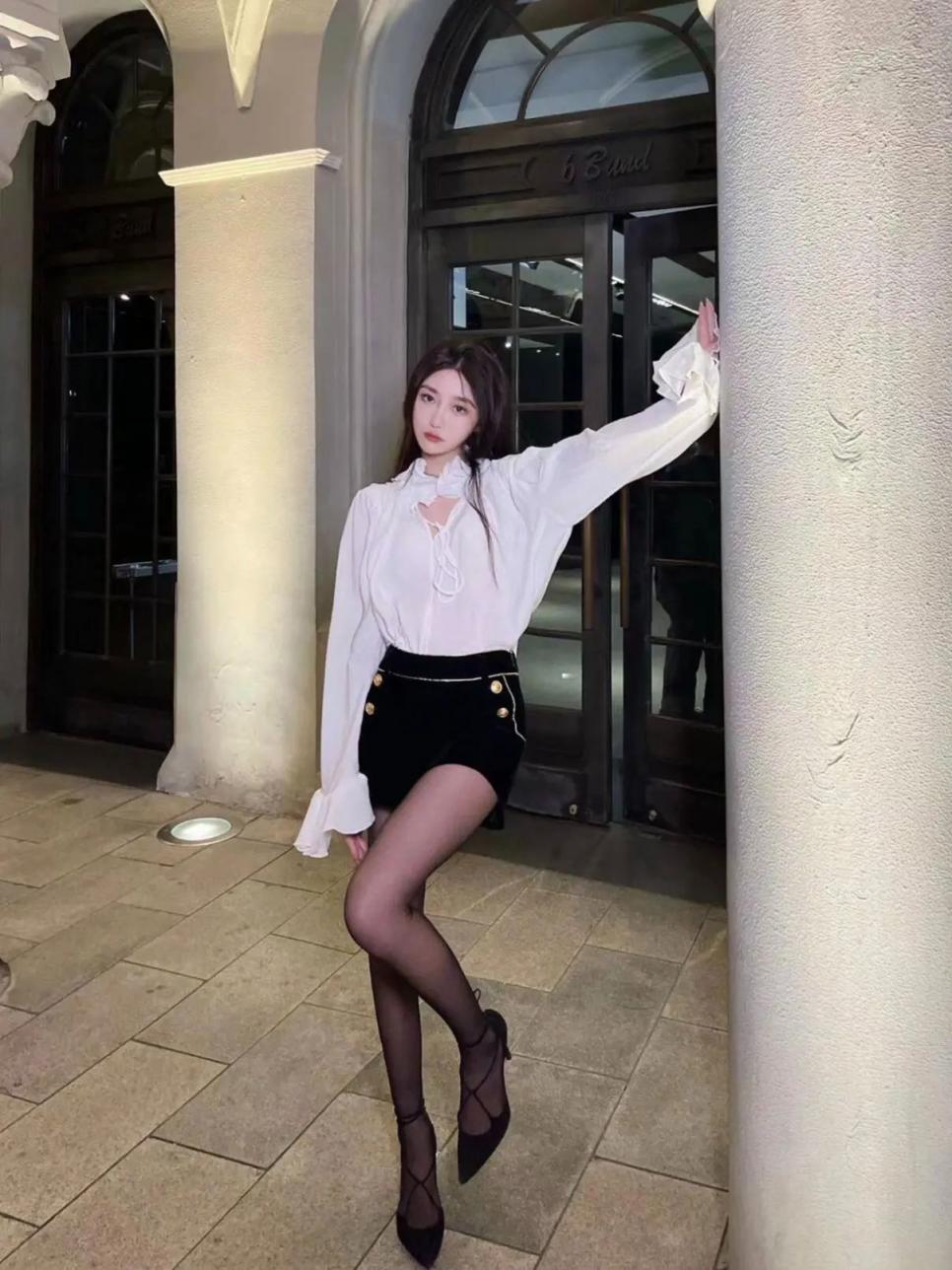 黑丝美腿，这谁受得了