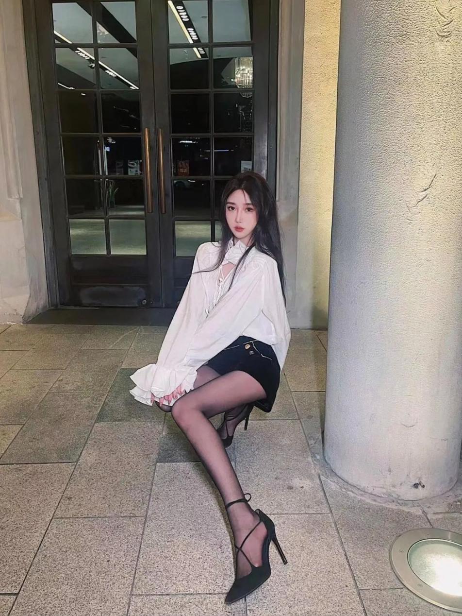 黑丝美腿，这谁受得了