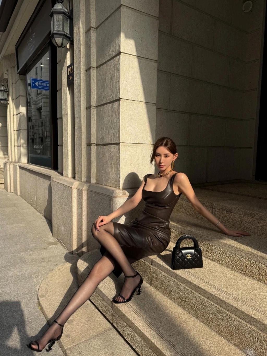 黑丝美腿，这谁受得了