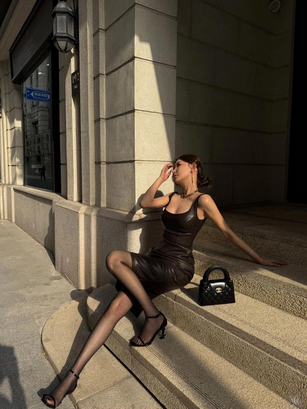 黑丝美腿，这谁受得了