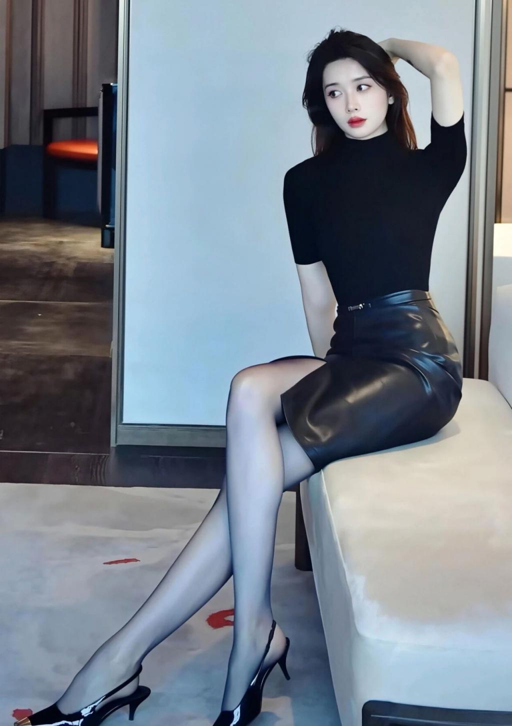 包臀裙，纤腰黑丝大长腿