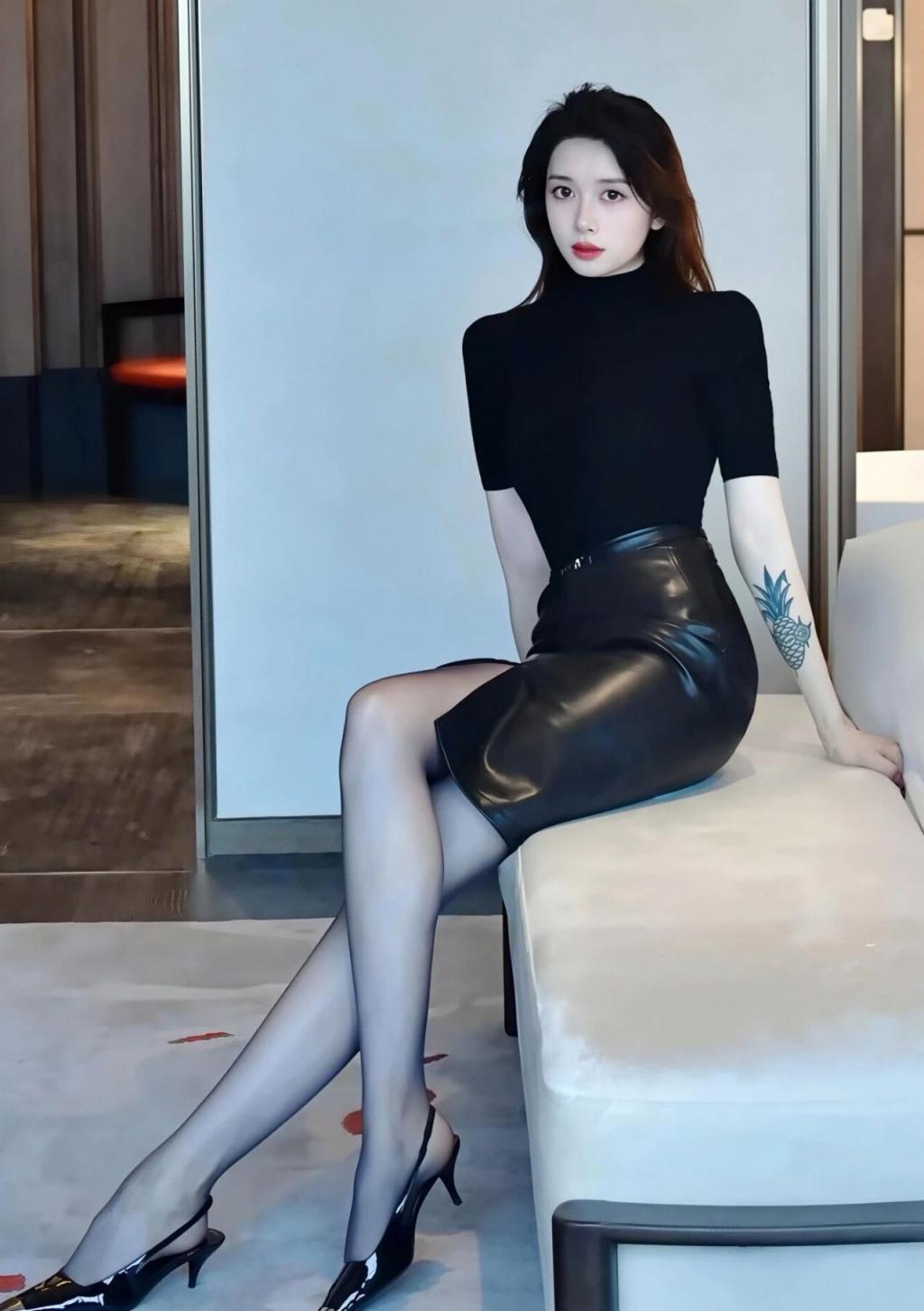 包臀裙，纤腰黑丝大长腿