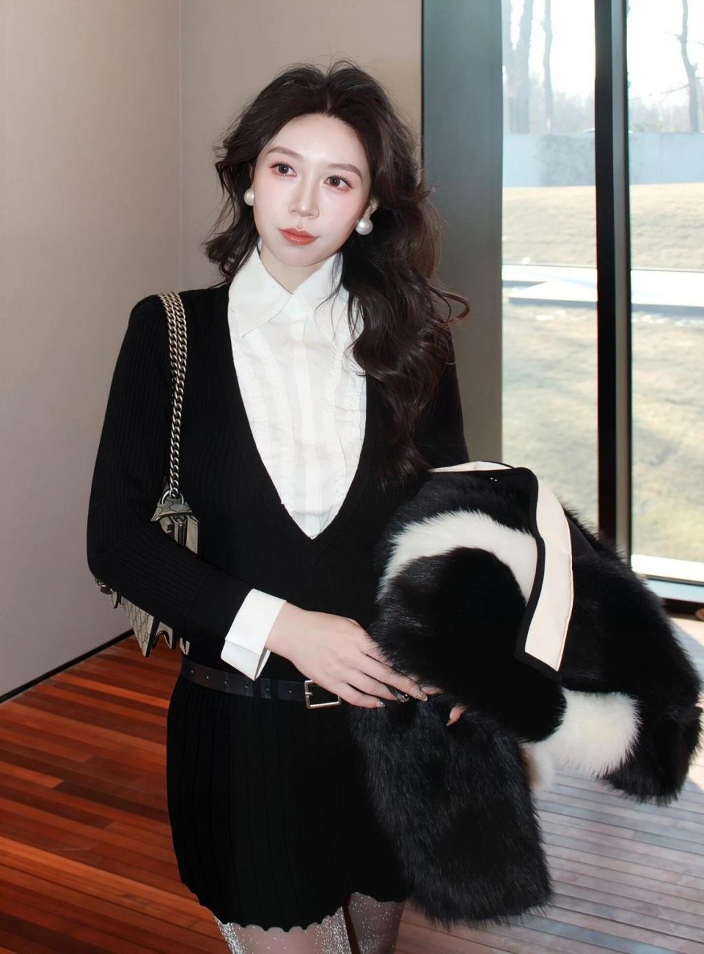 包臀裙，纤腰黑丝大长腿