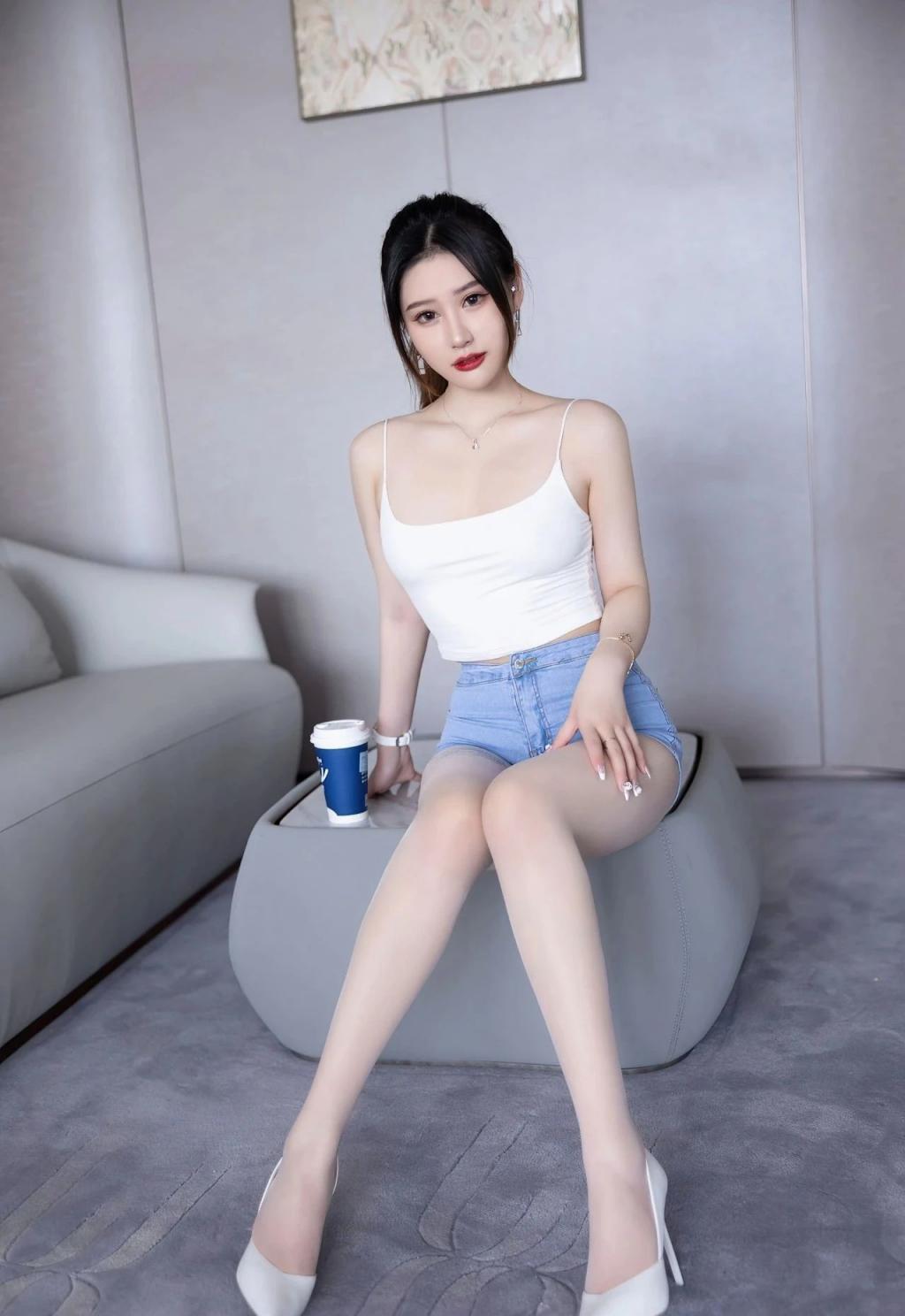 纤腰美腿，谁看了不迷糊[53P]