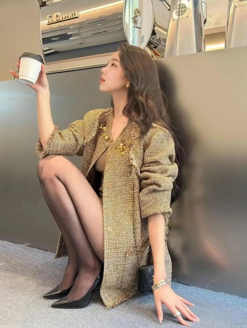 纤腰美腿，谁看了不迷糊[53P]