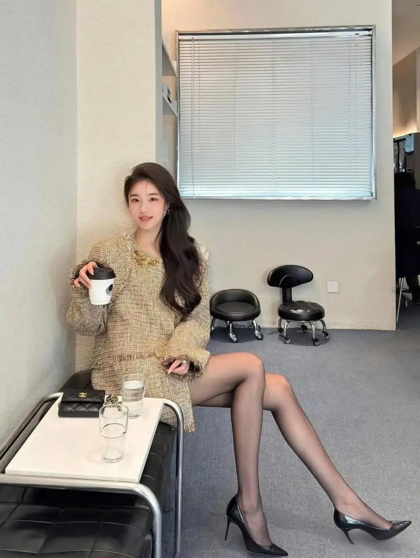 纤腰美腿，谁看了不迷糊[53P]