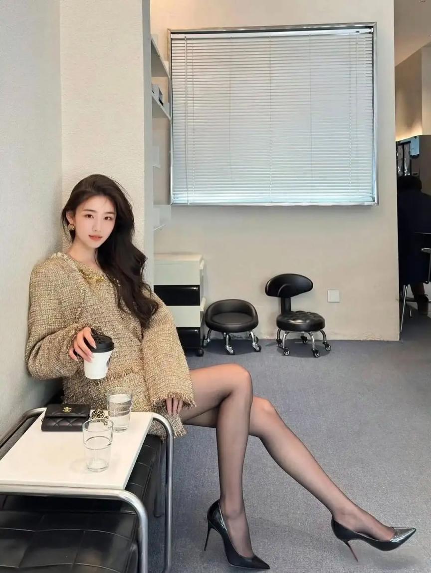 纤腰美腿，谁看了不迷糊[53P]