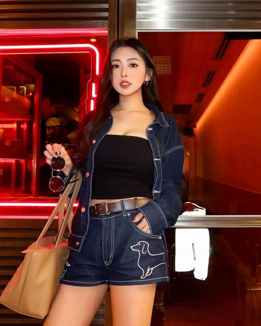 纤腰美腿，谁看了不迷糊[53P]