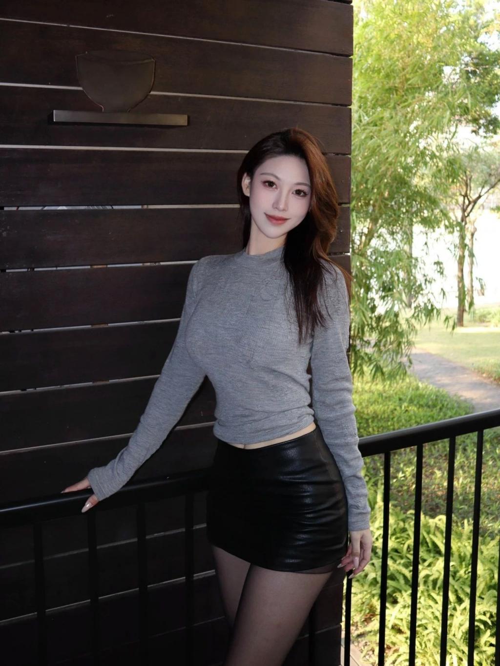 美女模特，曼妙身材[ 57P]