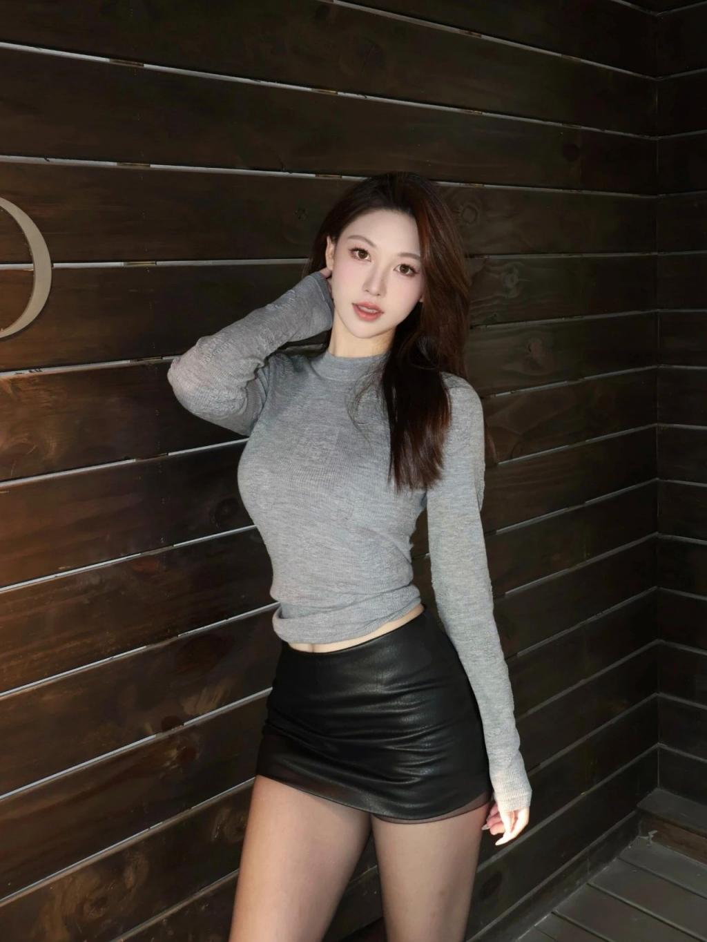 美女模特，曼妙身材[ 57P]