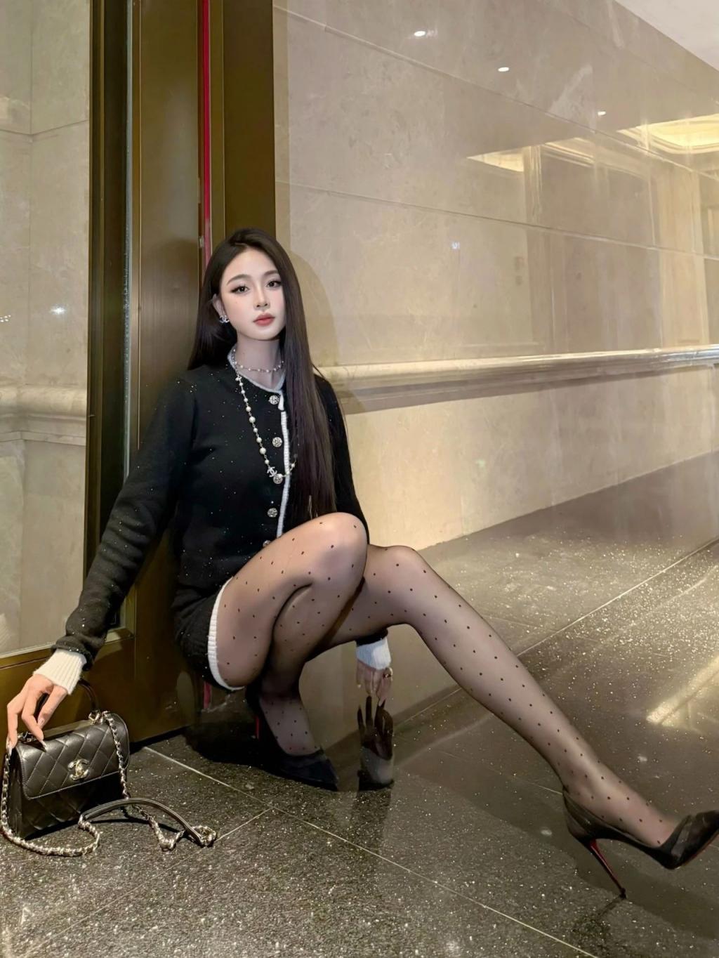 美女模特，曼妙身材[ 57P]