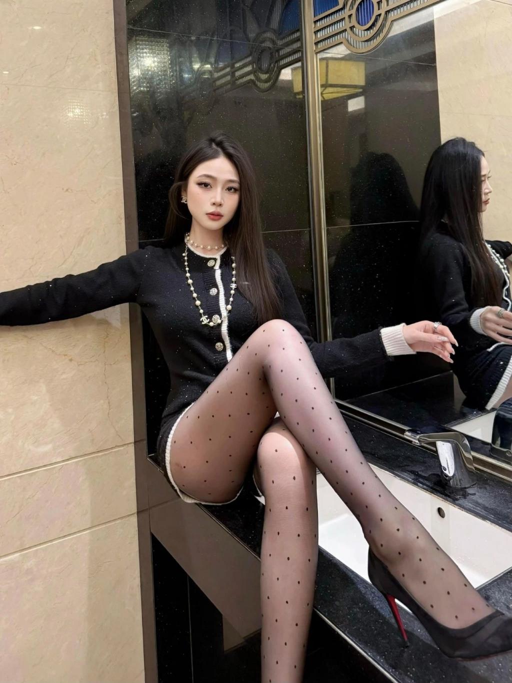 美女模特，曼妙身材[ 57P]