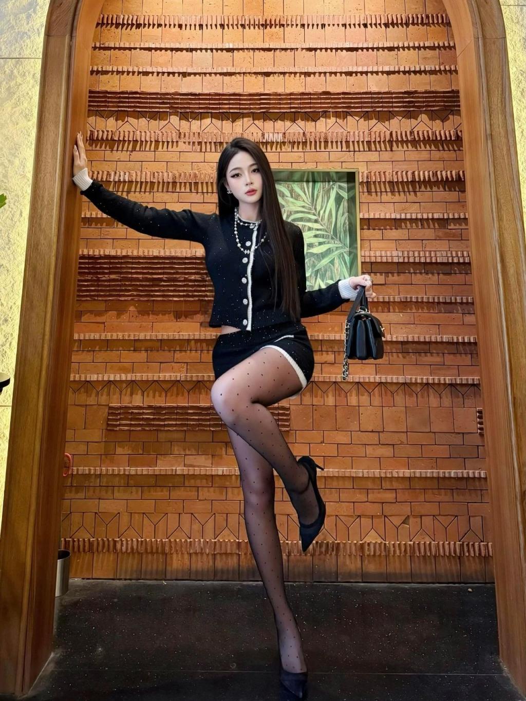 美女模特，曼妙身材[ 57P]