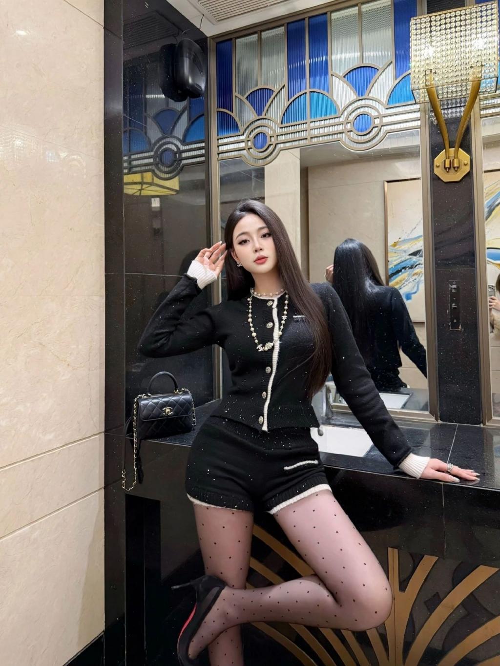 美女模特，曼妙身材[ 57P]