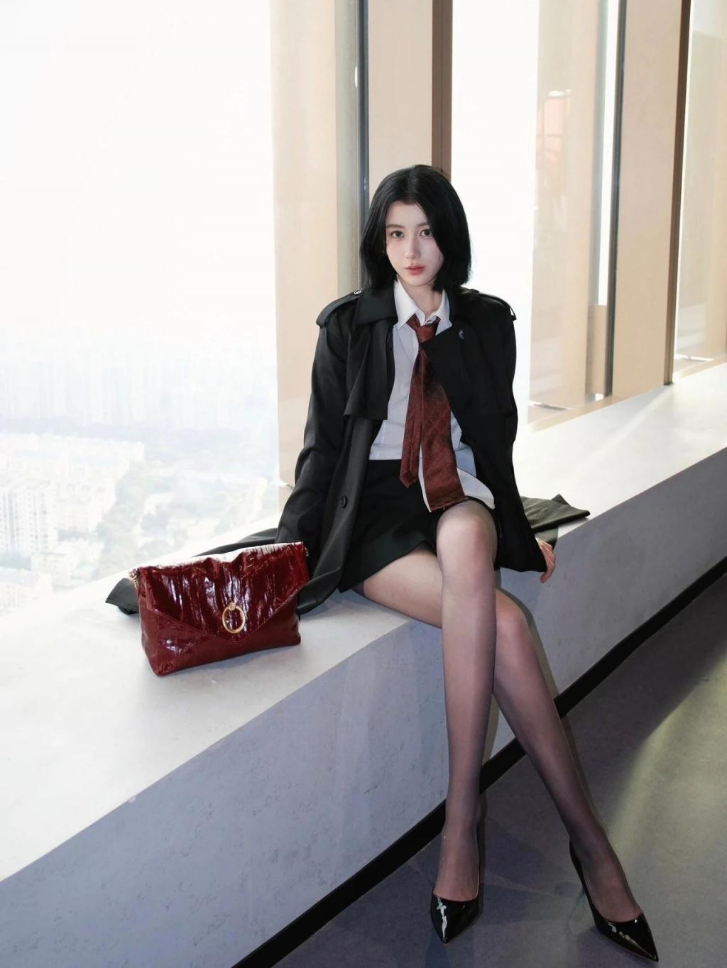 美女模特，曼妙身材[ 57P]