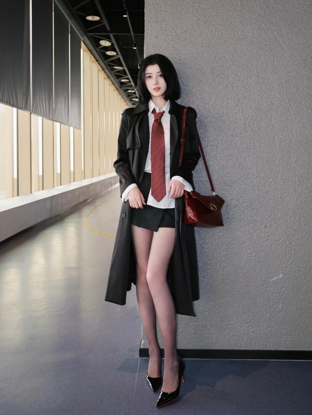 美女模特，曼妙身材[ 57P]