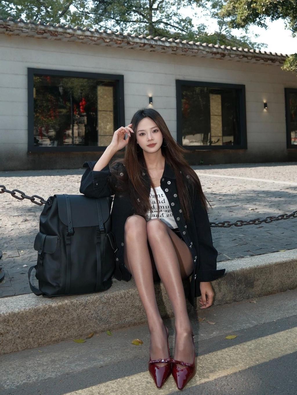 美女模特，曼妙身材[ 57P]