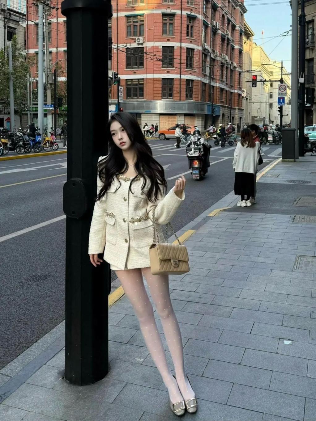 美女模特，曼妙身材[ 57P]