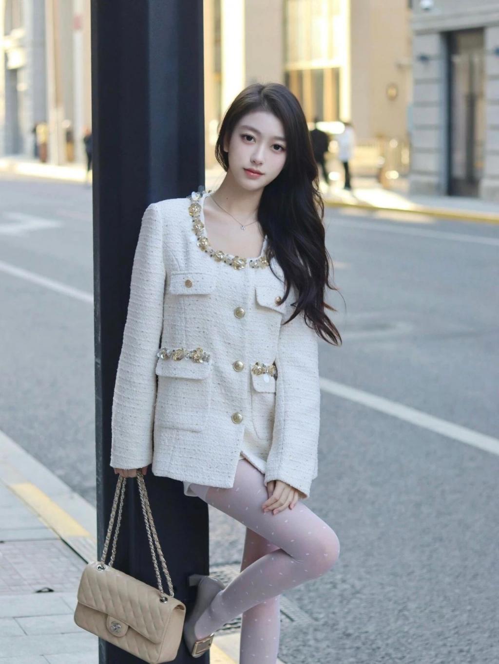 美女模特，曼妙身材[ 57P]