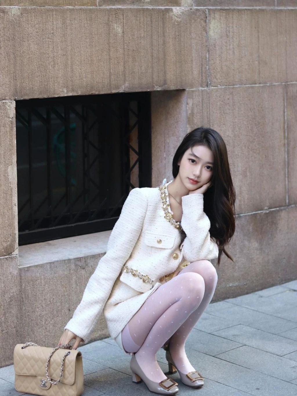 美女模特，曼妙身材[ 57P]