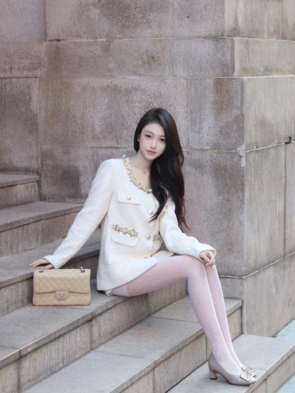 美女模特，曼妙身材[ 57P]