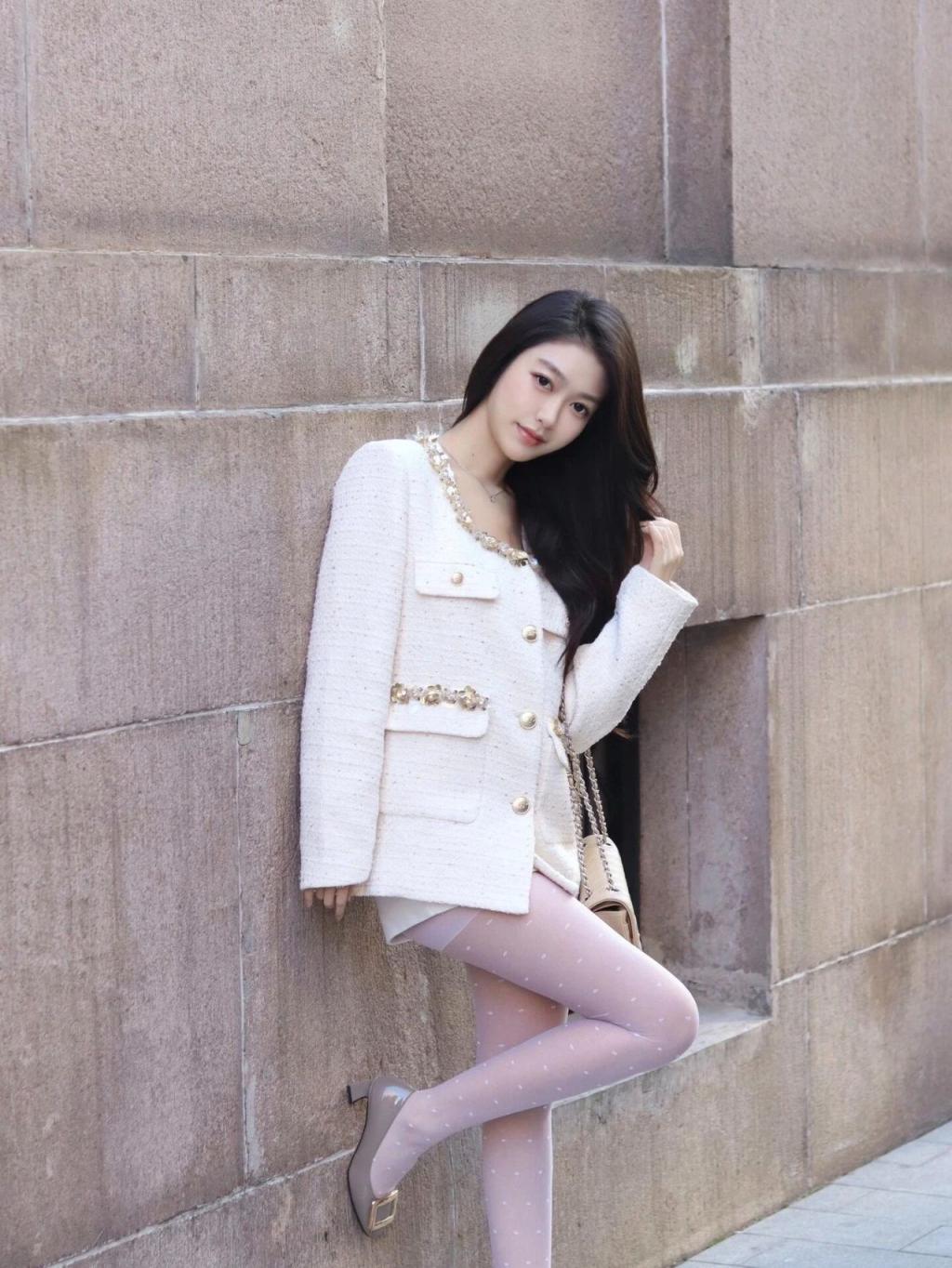 美女模特，曼妙身材[ 57P]