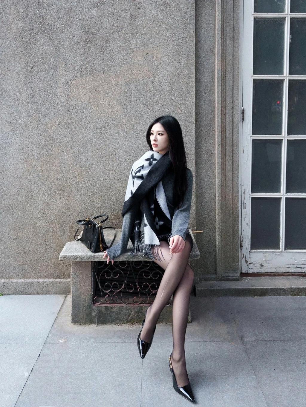 美女模特，曼妙身材[ 57P]