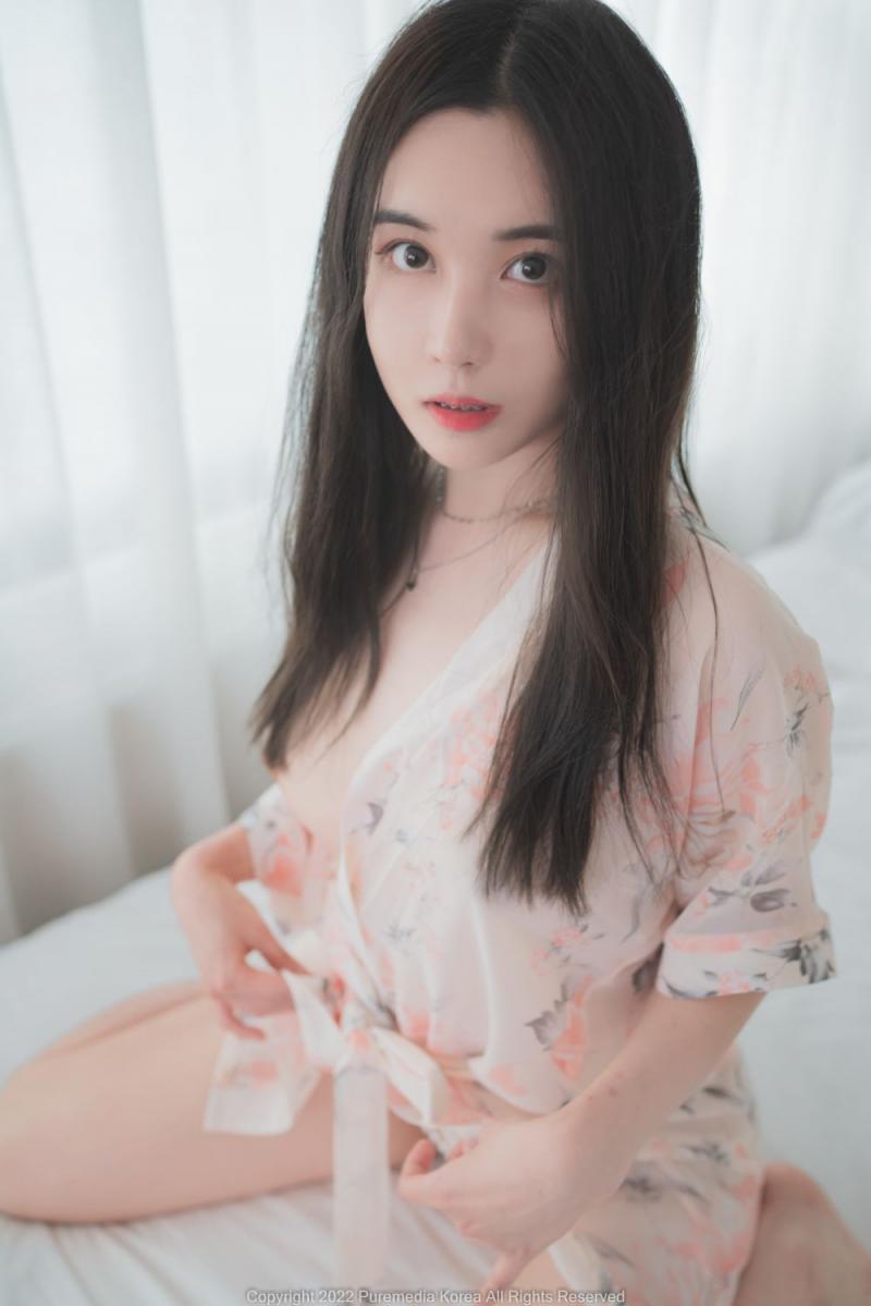 白嫩美乳肉体完美的极品小姐姐
