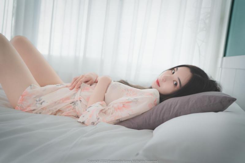 白嫩美乳肉体完美的极品小姐姐