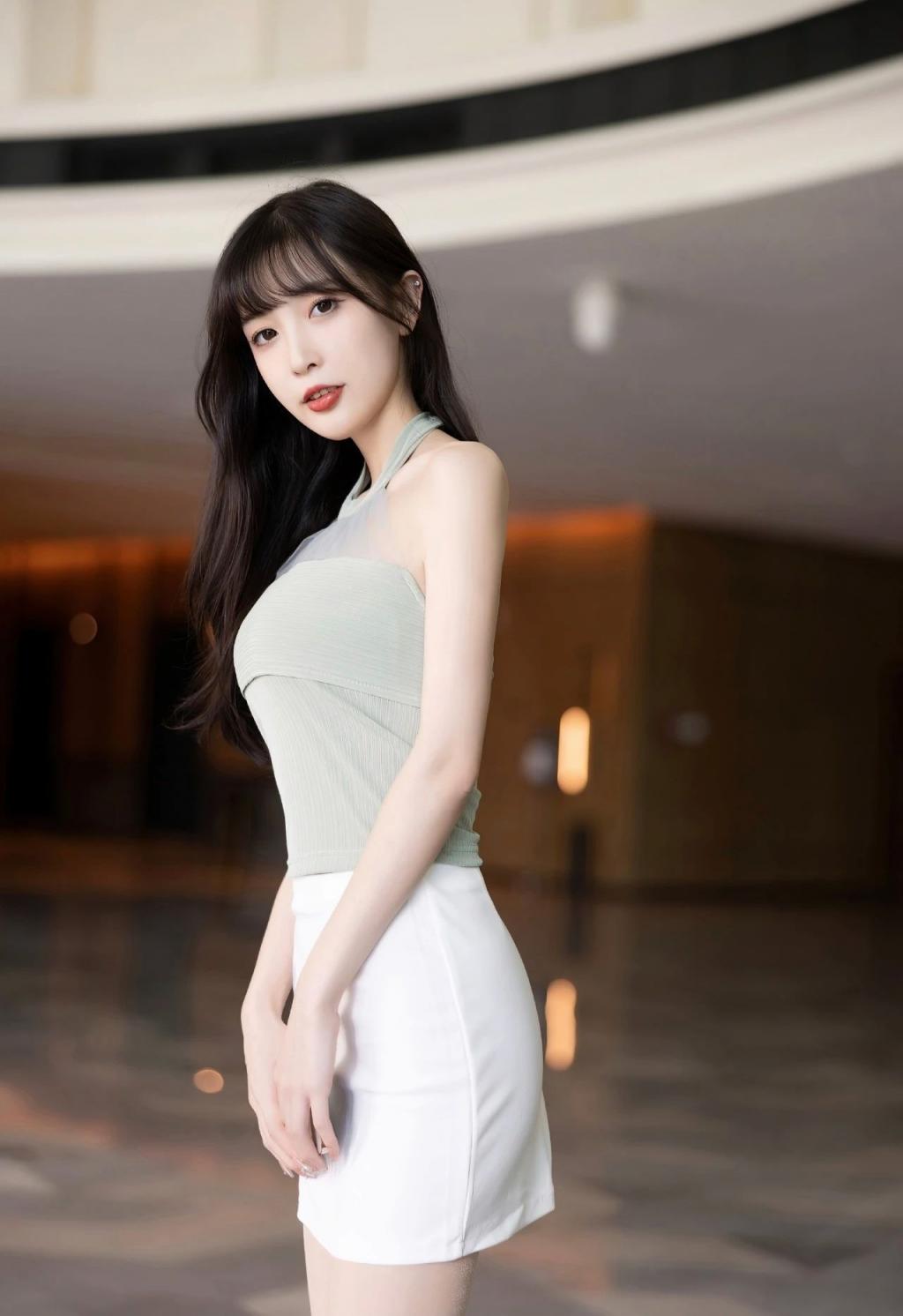 衬衫包臀裙肉丝美腿