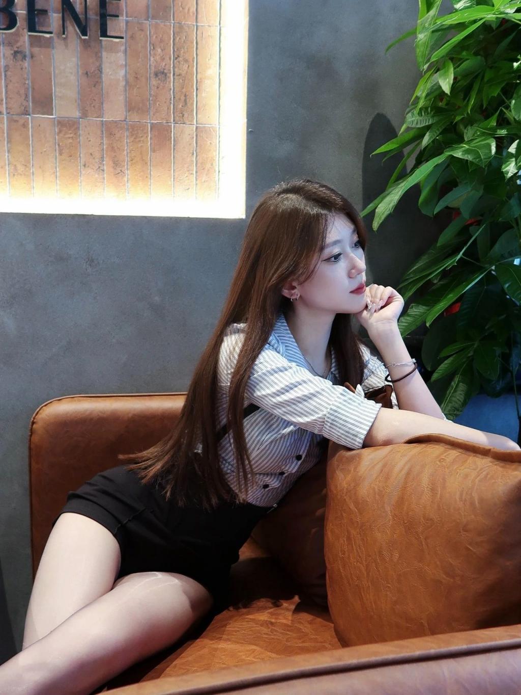 衬衫包臀裙肉丝美腿