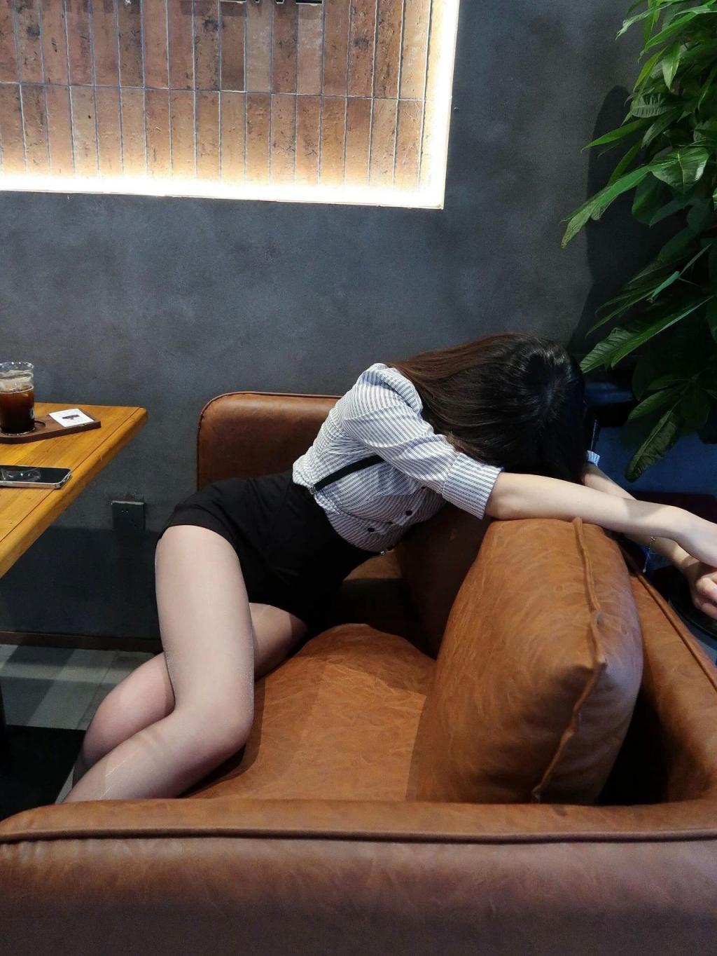 衬衫包臀裙肉丝美腿