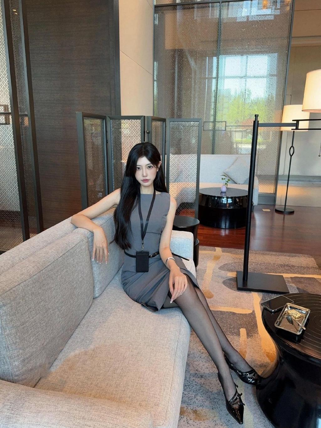 衬衫包臀裙肉丝美腿