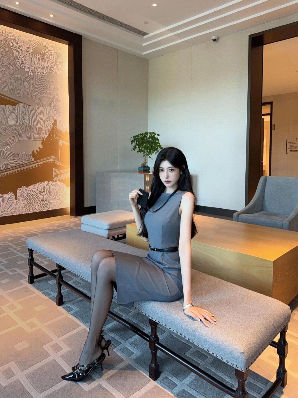 衬衫包臀裙肉丝美腿