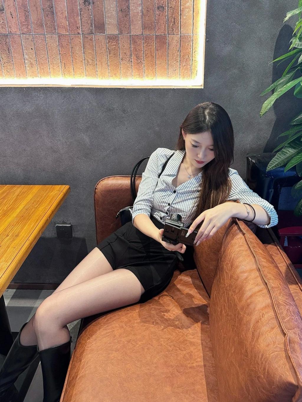 衬衫包臀裙肉丝美腿