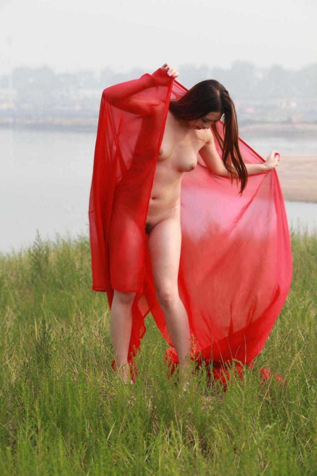 小骚逼喜欢户外露出拍摄