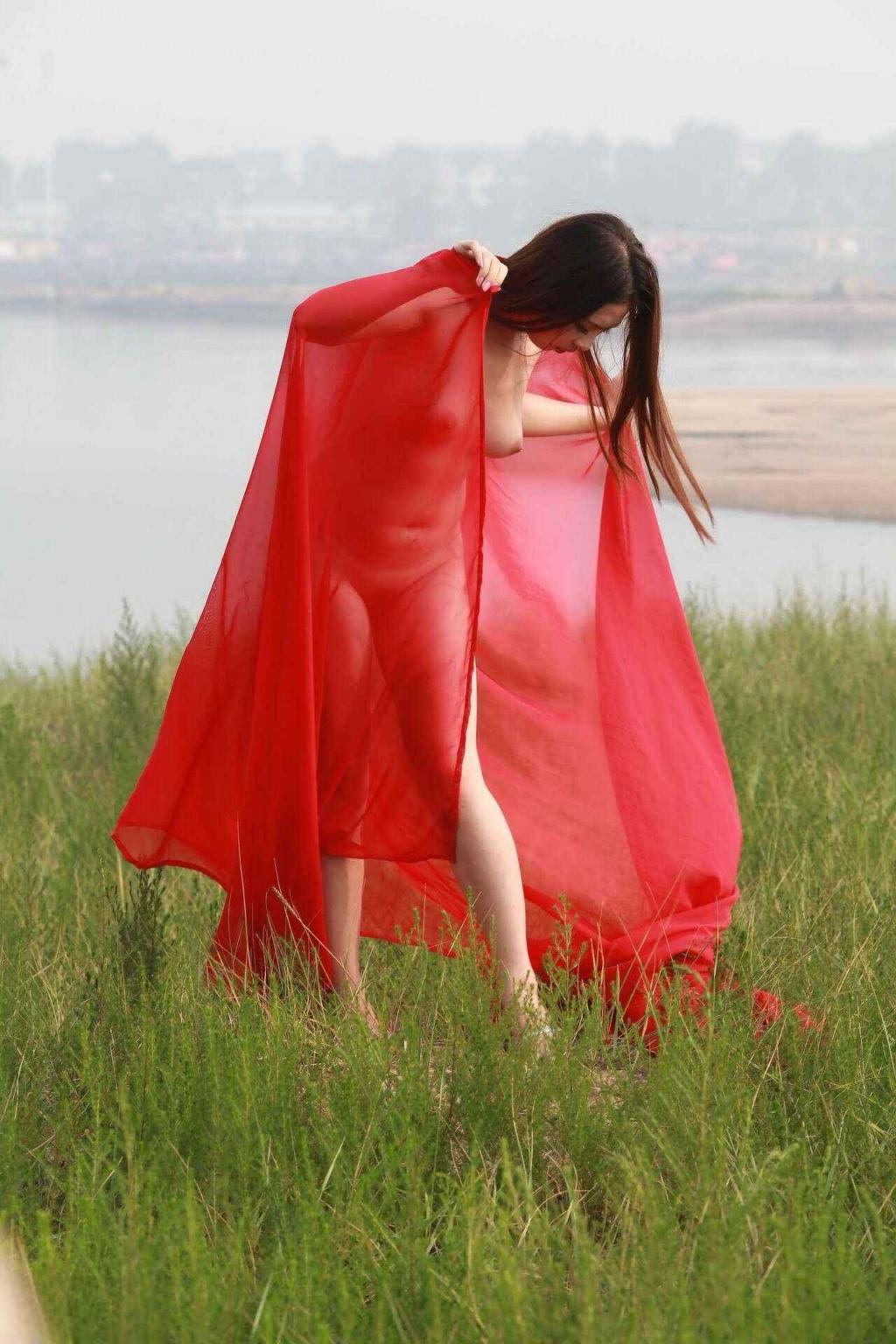 小骚逼喜欢户外露出拍摄