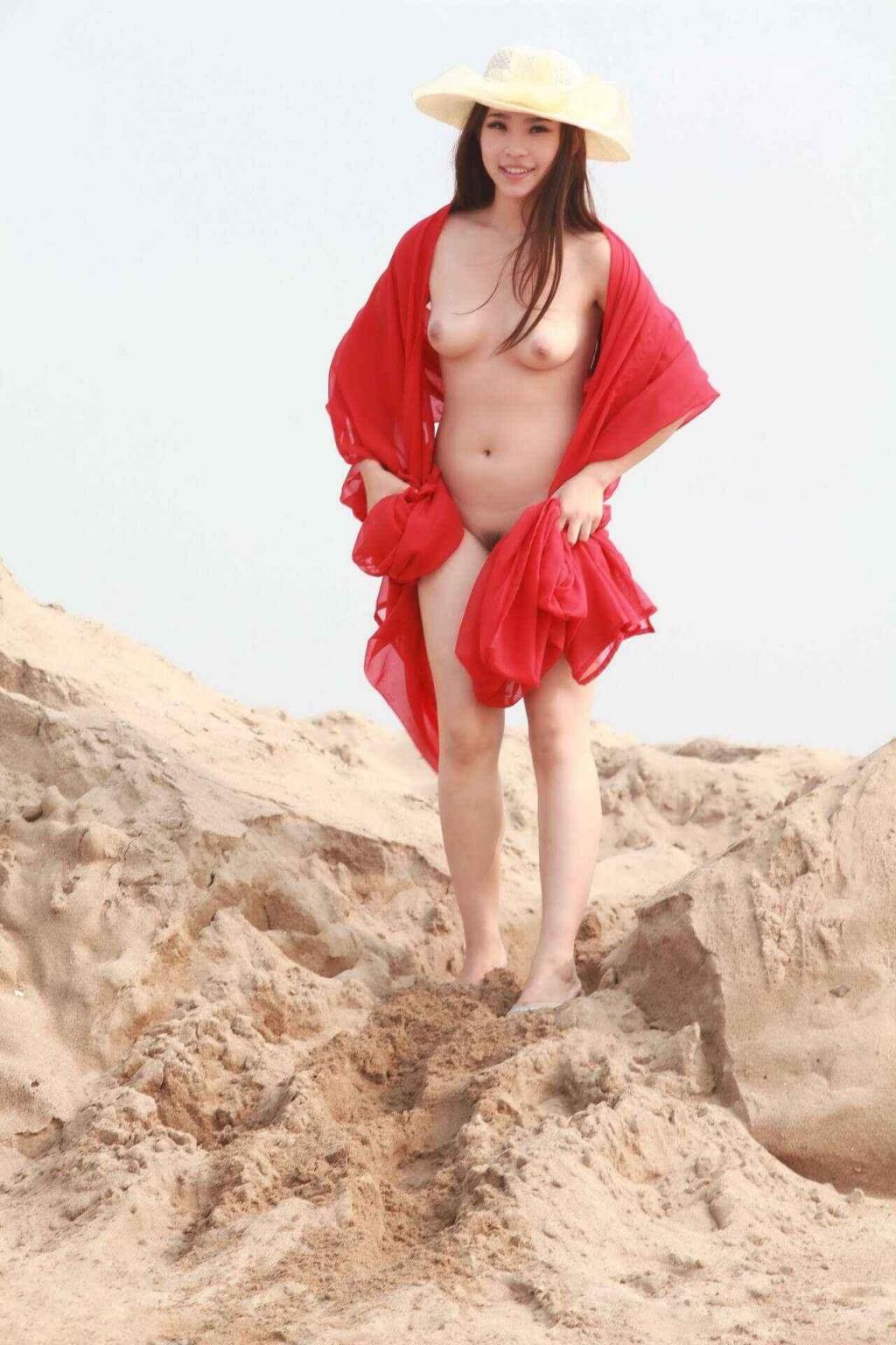 小骚逼喜欢户外露出拍摄