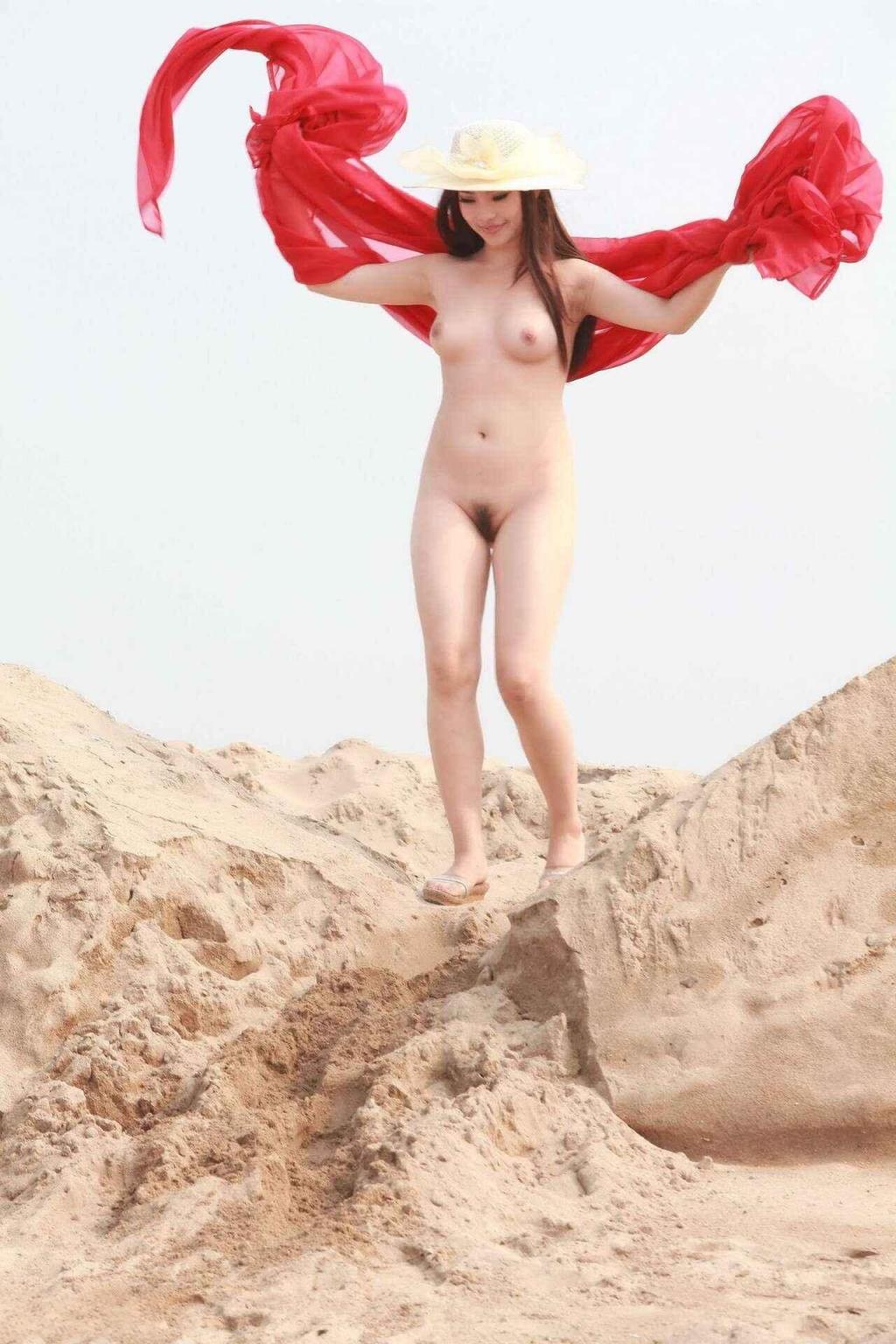 小骚逼喜欢户外露出拍摄