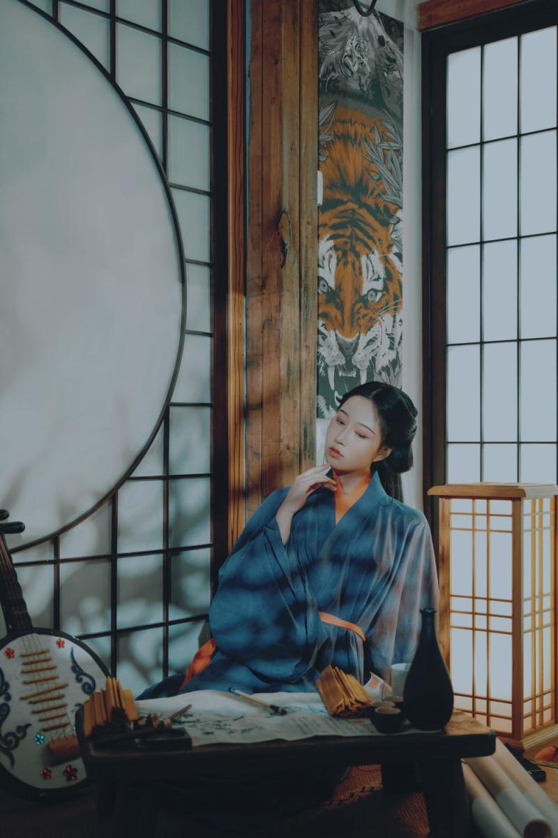 朴素的古装美女