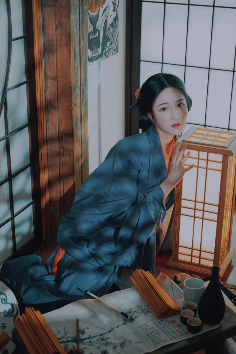 朴素的古装美女