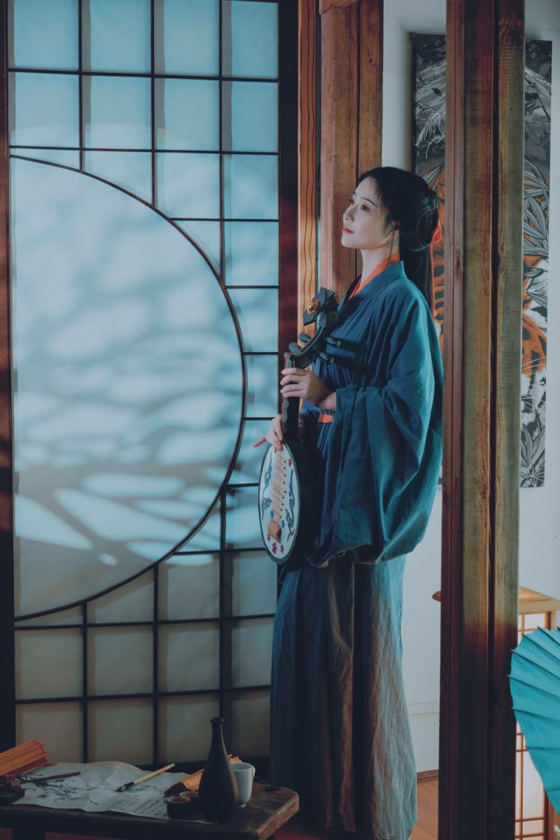 朴素的古装美女