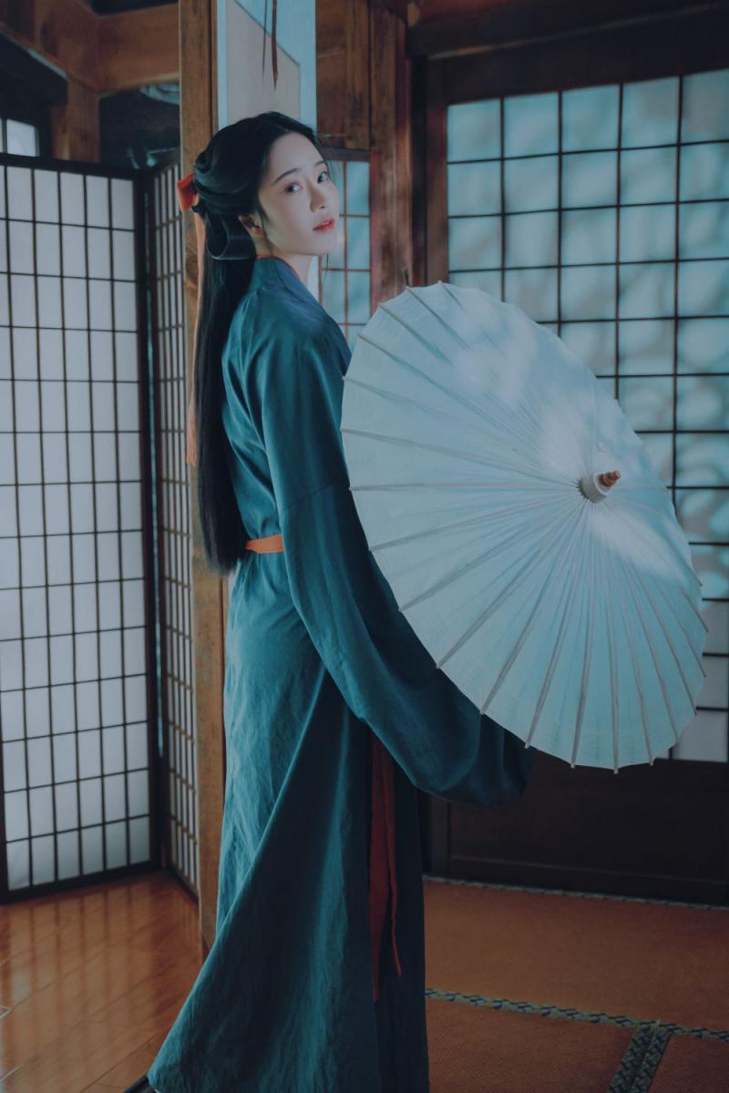 朴素的古装美女