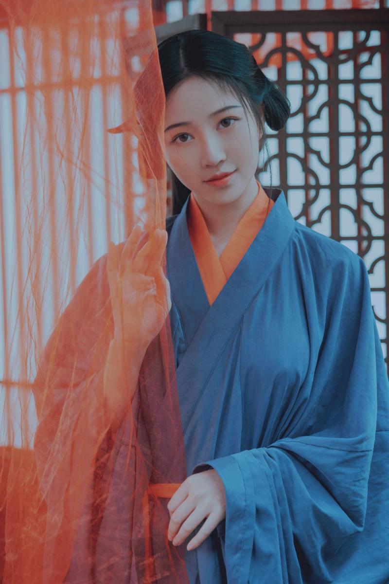 朴素的古装美女