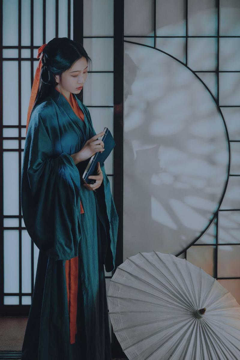 朴素的古装美女